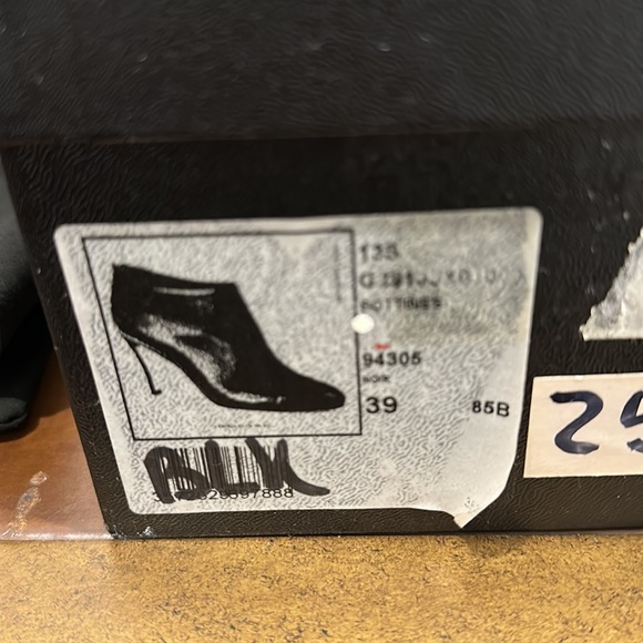 CHANEL Boot - Picture 6 of 7